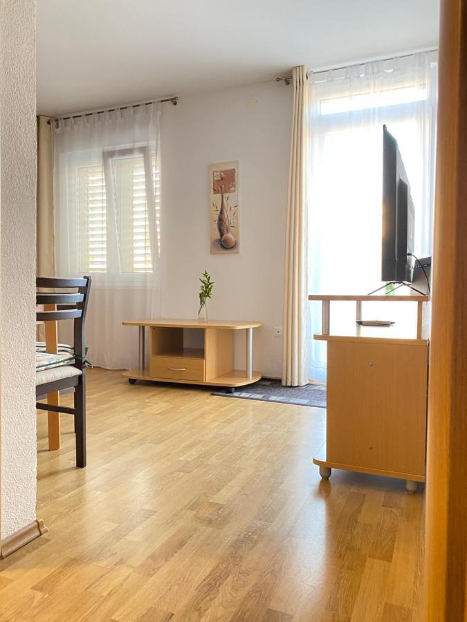 D.O.O. Yury Apartment 特罗吉尔 外观 照片