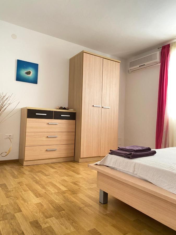 D.O.O. Yury Apartment 特罗吉尔 外观 照片