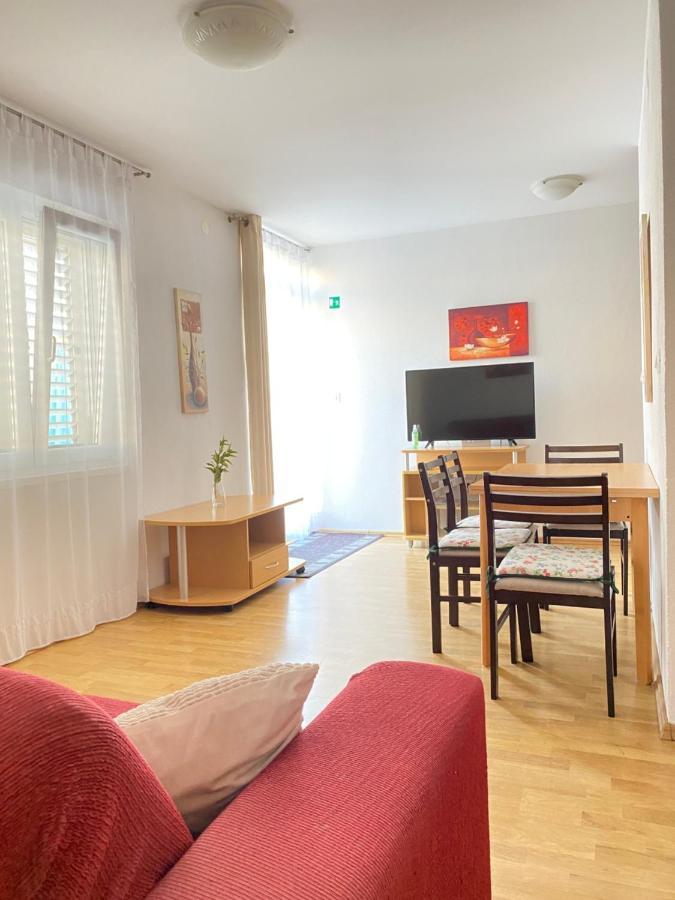 D.O.O. Yury Apartment 特罗吉尔 外观 照片