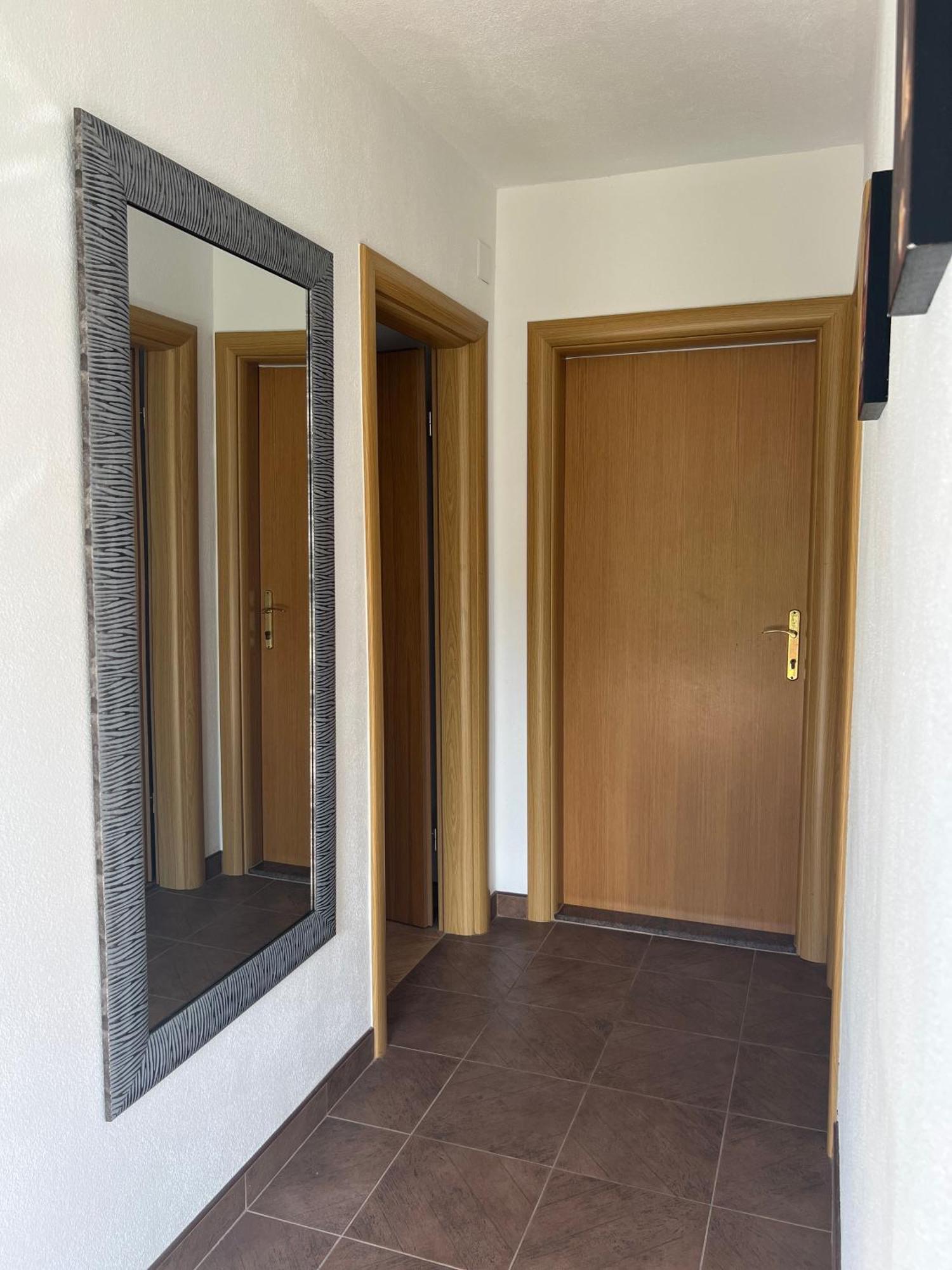 D.O.O. Yury Apartment 特罗吉尔 外观 照片