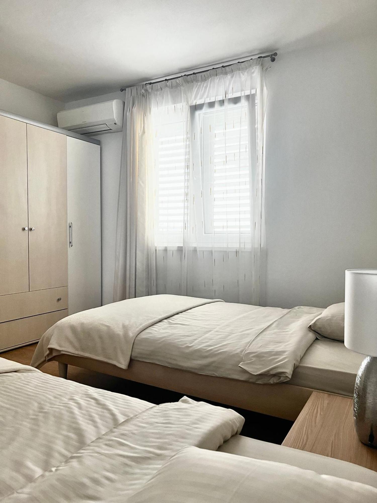 D.O.O. Yury Apartment 特罗吉尔 外观 照片