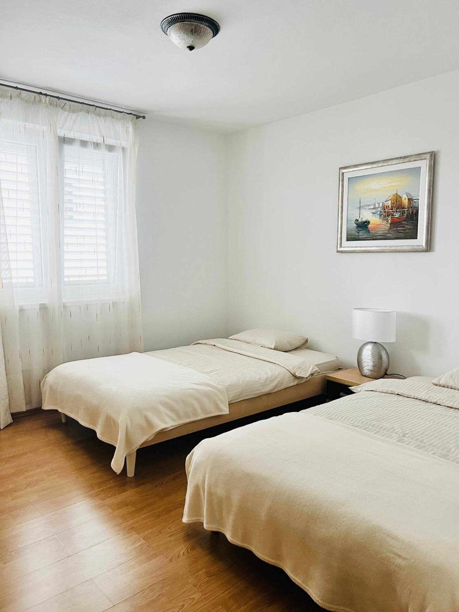 D.O.O. Yury Apartment 特罗吉尔 外观 照片